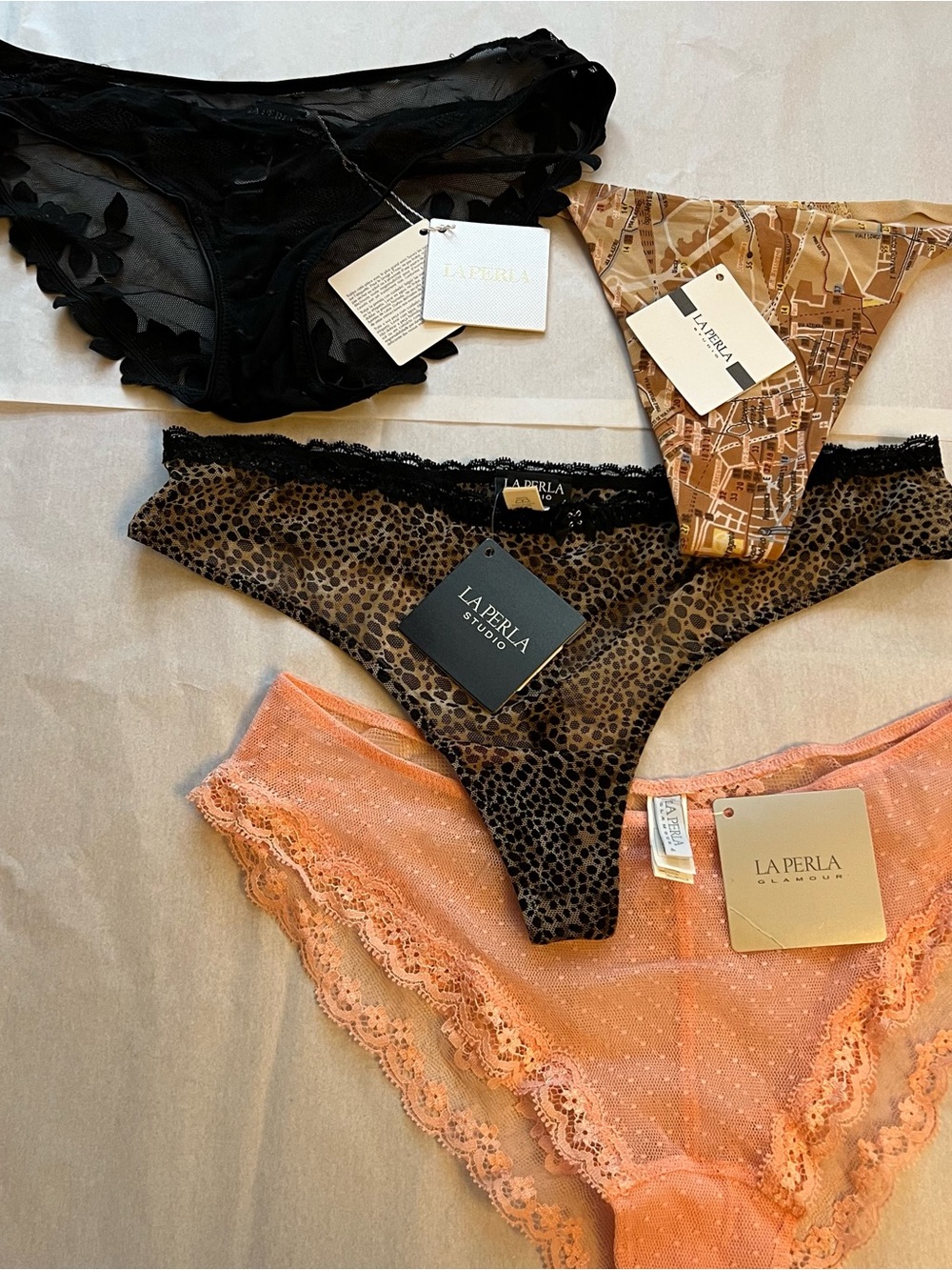 La Perla Women’s Lace & Mesh bikinis, and thongs - 4 pair NEW X small 27/28in - Picture 2 of 16